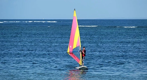 Tham gia các trò chơi vận động dưới nước