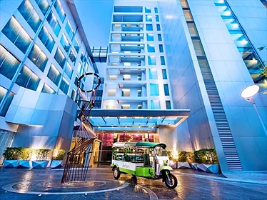 Khách sạn Radisson Suites Bangkok Sukhumvit