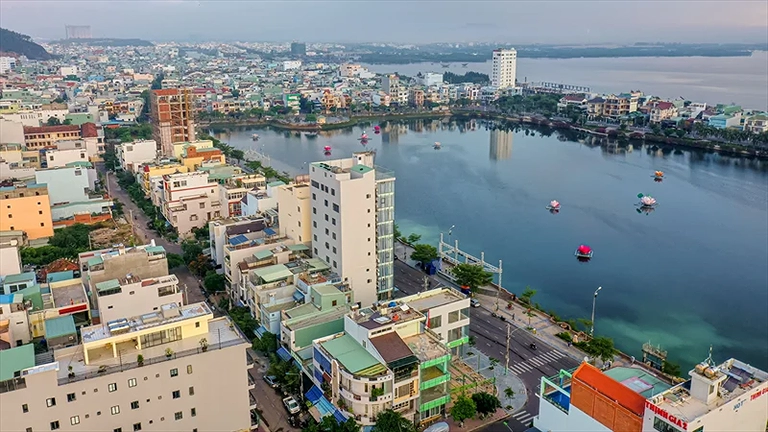 Quang cảnh bên ngoài khách sạn