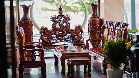 nội thất bằng gỗ chạm khắc tinh xảo