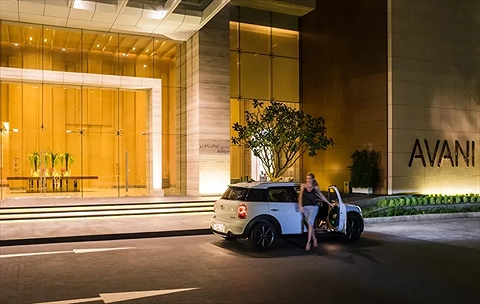 Khung cảnh phía trước khách sạn