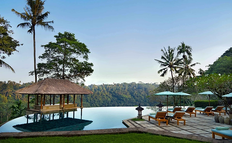 Phong cảnh thơ mộng vào sáng sớm