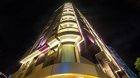 Khách sạn nhìn từ bên ngoài