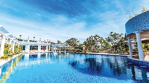 Hồ bơi ngoài trời