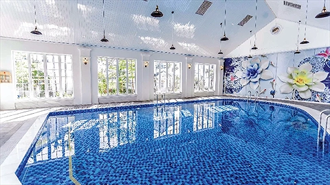 Hồ bơi khoáng nóng trong nhà