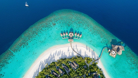 Màu nước biển xanh ngọc bích tuyệt đẹp