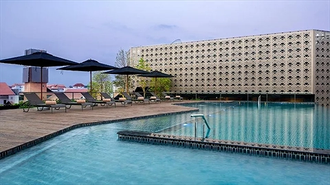 Hồ bơi ngoài trời