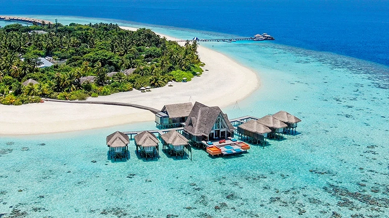 Anantara Kihavah Maldives Villas nằm trên đảo Baa Atoll