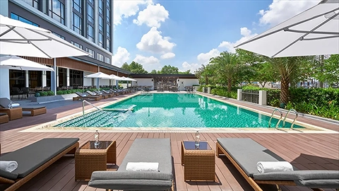 Quang cảnh hồ bơi