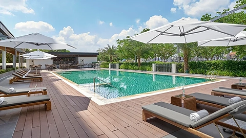 Quang cảnh hồ bơi