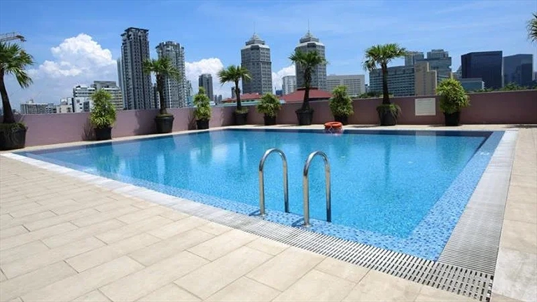 Hồ bơi ngoài trời