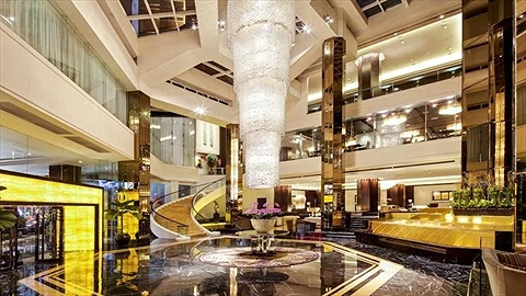 Sảnh chờ khách sạn vô cùng sang trọng
