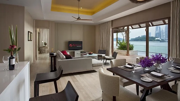 Không gian phòng rộng rãi, khu làm việc tách biệt, riêng tư