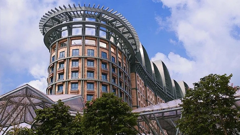 Khách sạn nhìn từ phía ngoài