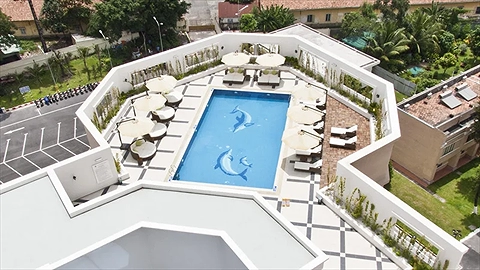 Quang cảnh hồ bơi