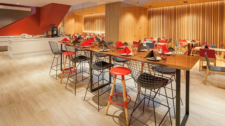 Không gian nhà hàng phục vụ Buffet