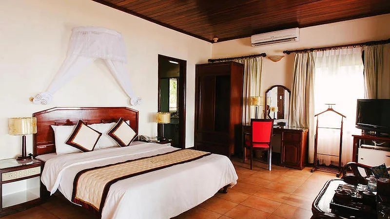 Đặt Lăng Cô Beach Resort Huế - Phòng ngủ cao cấp