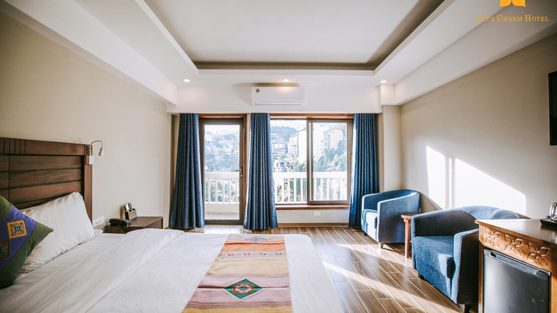 Khách sạn Sapa Charm là một lựa chọn tuyệt vời cho chuyến đi của bạn. Cảm nhận được sự ấm áp và chu đáo của đội ngũ nhân viên cùng với một không gian nghỉ dưỡng tuyệt vời. Xem hình ảnh phòng khách sạn Sapa Charm để đặt phòng ngay hôm nay.