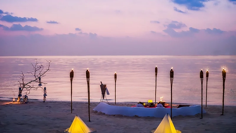 Không gian ngập tràn ánh hoàng hôn