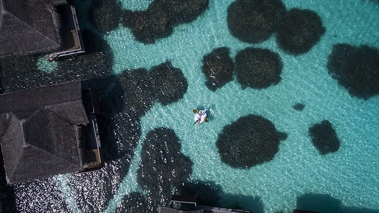 Biển xanh trong vắt chỉ cách phòng ngủ vài bước chân