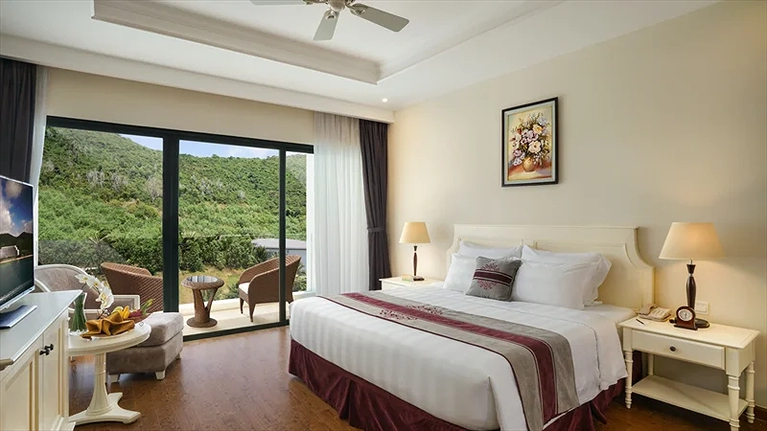 Deluxe King hướng đồi xanh mát