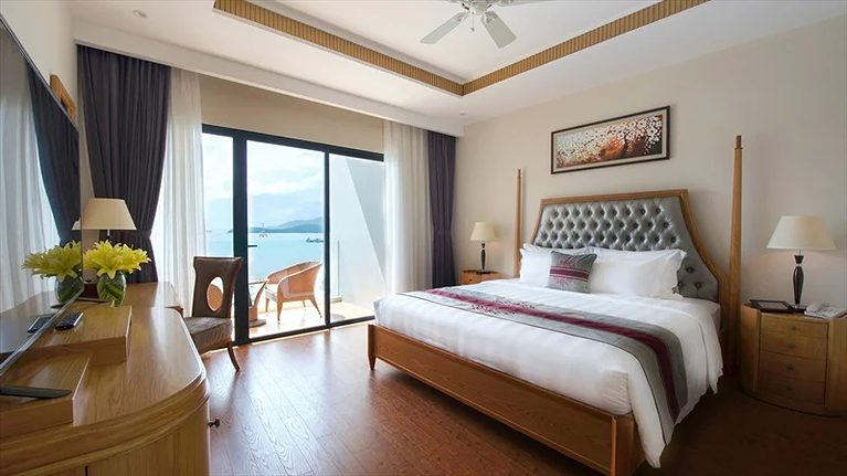 Executive Suite với phòng ngủ hướng biển & VinWonders
