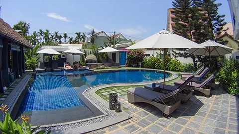 Hồ bơi ngoài trời