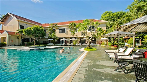 Hồ bơi ngoài trời