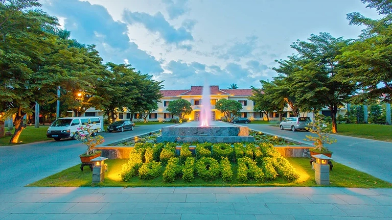 Quang cảnh bên ngoài khách sạn