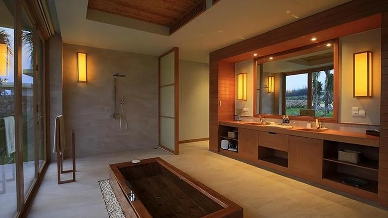 Phòng tắm Villa với bồn tắm