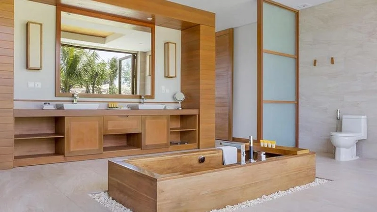 Phòng tắm Villa với bồn tắm