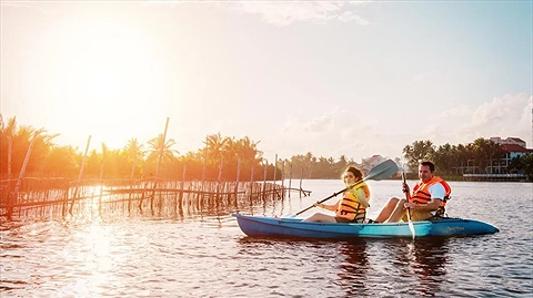 Hoạt động trèo thuyền Kayak