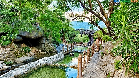 Bồn tắm bằng đá tự nhiên lớn nhất Việt Nam