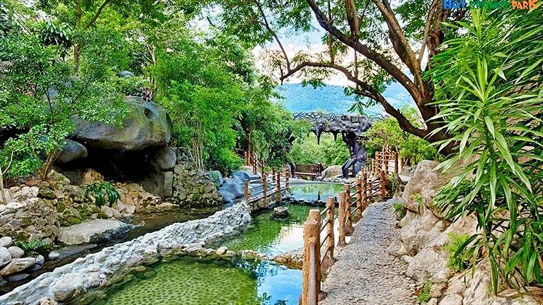 Bồn tắm bằng đá tự nhiên lớn nhất Việt Nam