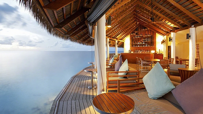 Thưởng bữa cà phê hay ấm trà hóng mát