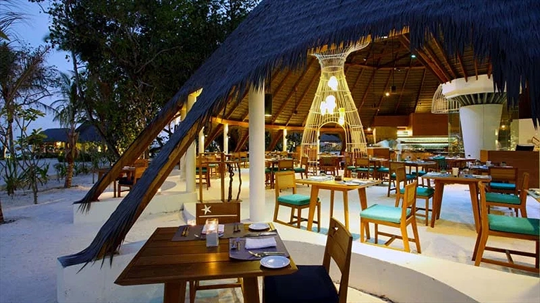 Tận hưởng bữa tối tại nhà hàng lung linh