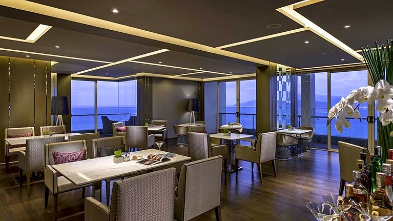 Club Lounge Cocktail