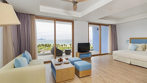 Studio Suite với ban công hướng biển rộng rãi