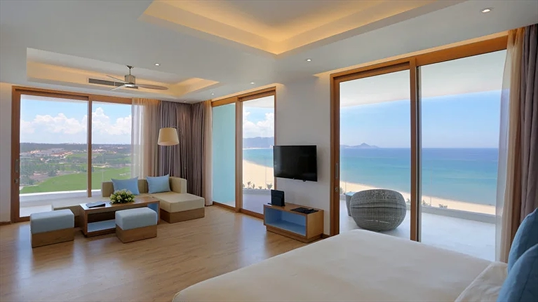 Studio Suite với ban công hướng biển rộng rãi