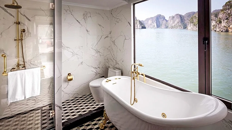 Phòng tắm của phòng Cabinet Suite