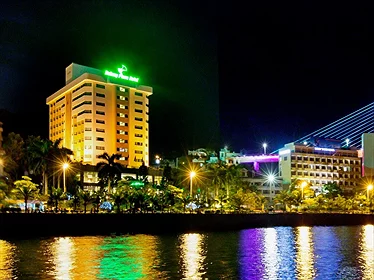 Khách sạn Hạ Long Plaza