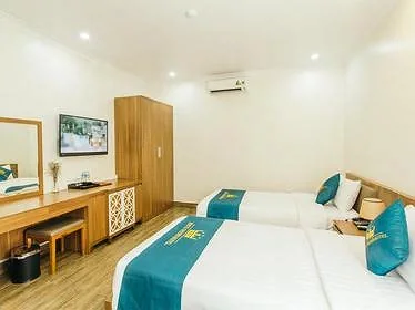 Khách sạn White Crown Hạ Long
