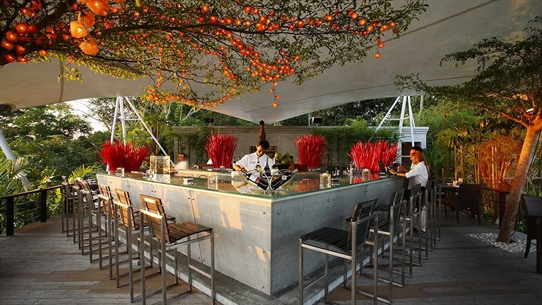 Quầy Bar đầy màu sắc