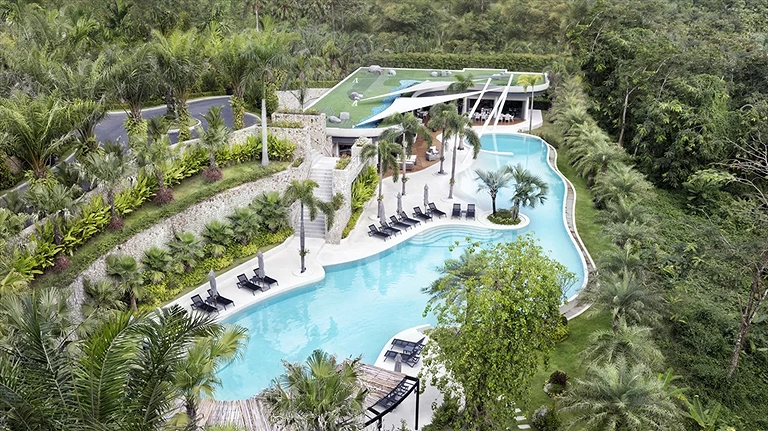 Toàn cảnh hồ bơi tuyệt đẹp tại khu nghỉ dưỡng The Pavilions Phuket