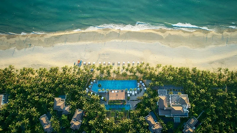 Tổng quan khu nghỉ nhìn từ trên cao