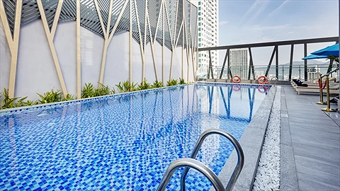 Hồ bơi ngoài trời