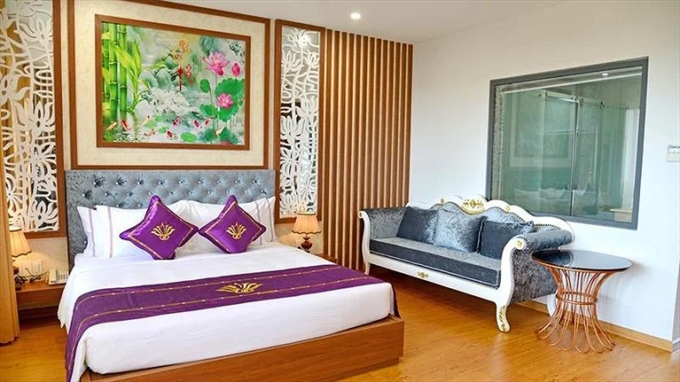 DELUXE DOUBLE ROOM - POOL & RIVER VIEW