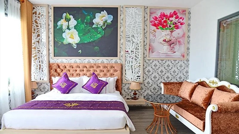 DELUXE DOUBLE ROOM - POOL & RIVER VIEW