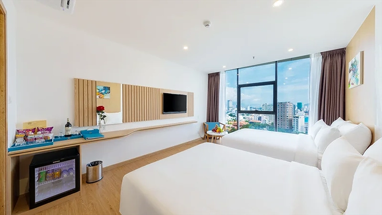 Premium Gold Twin hướng biển và thành phố