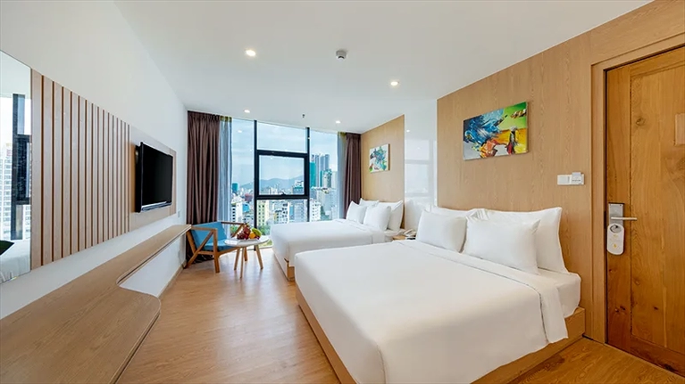 Premium Gold Twin hướng biển và thành phố